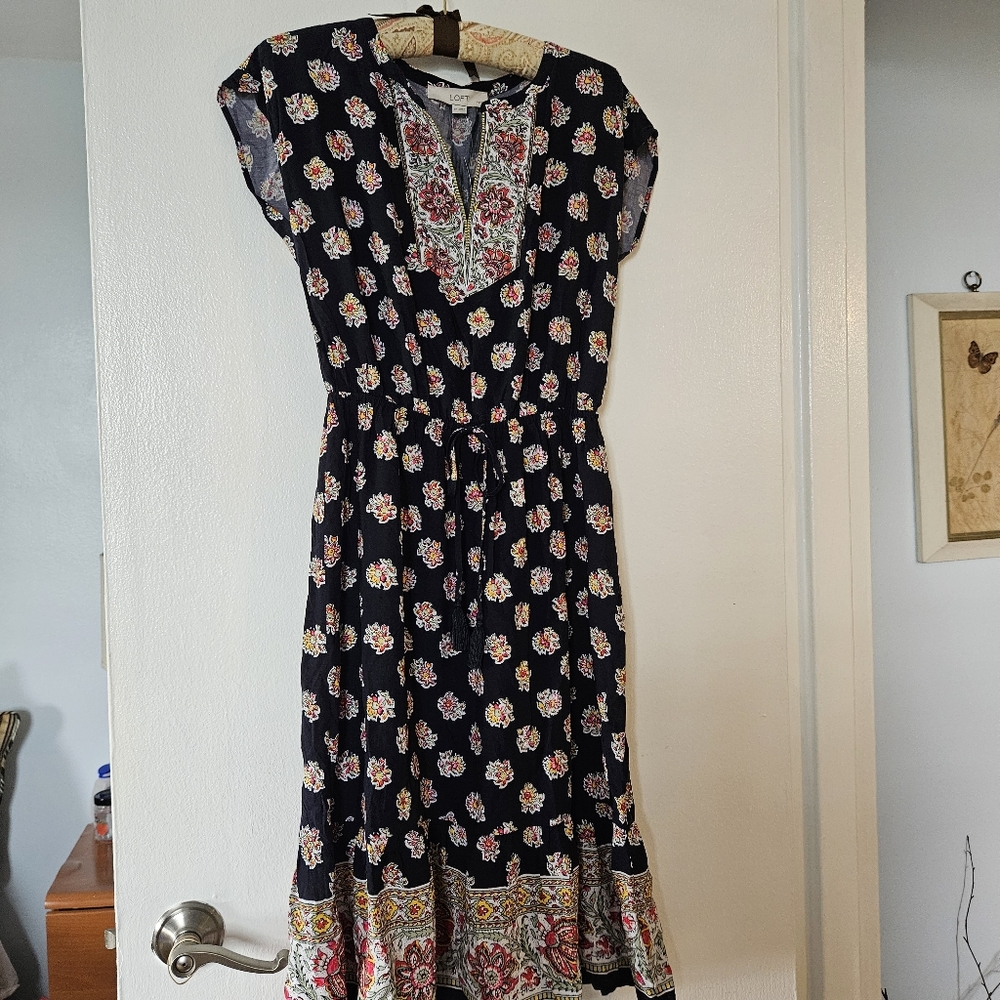 LOFT Navy Blue Floral dress. 🌸
